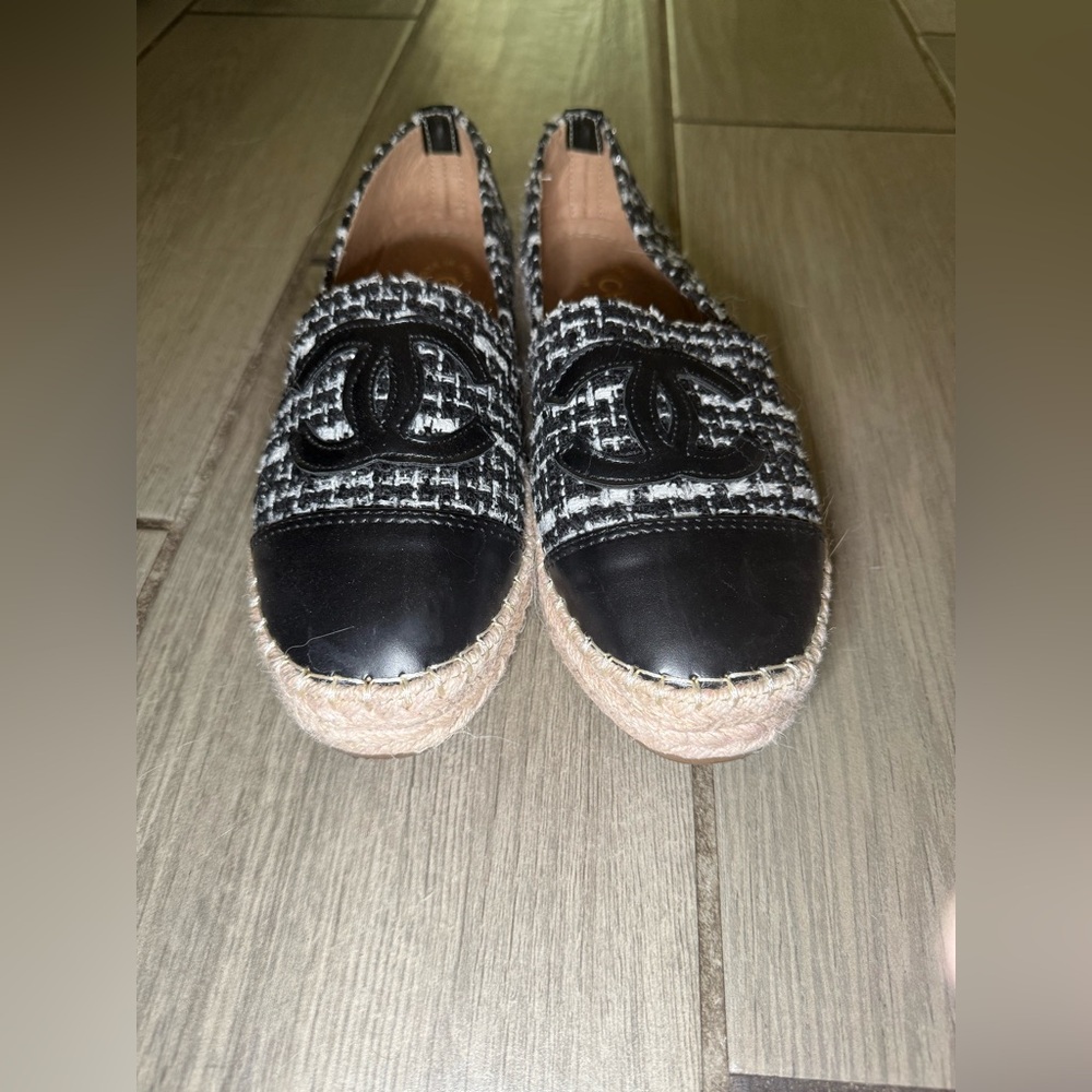 Chic Women's Black and White Tweed Espadrilles